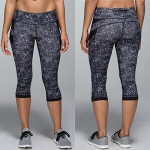 Lululemon Illumina Crop In Rocky Road Sand Dune Ground/Black Size 8 Athletic Gym